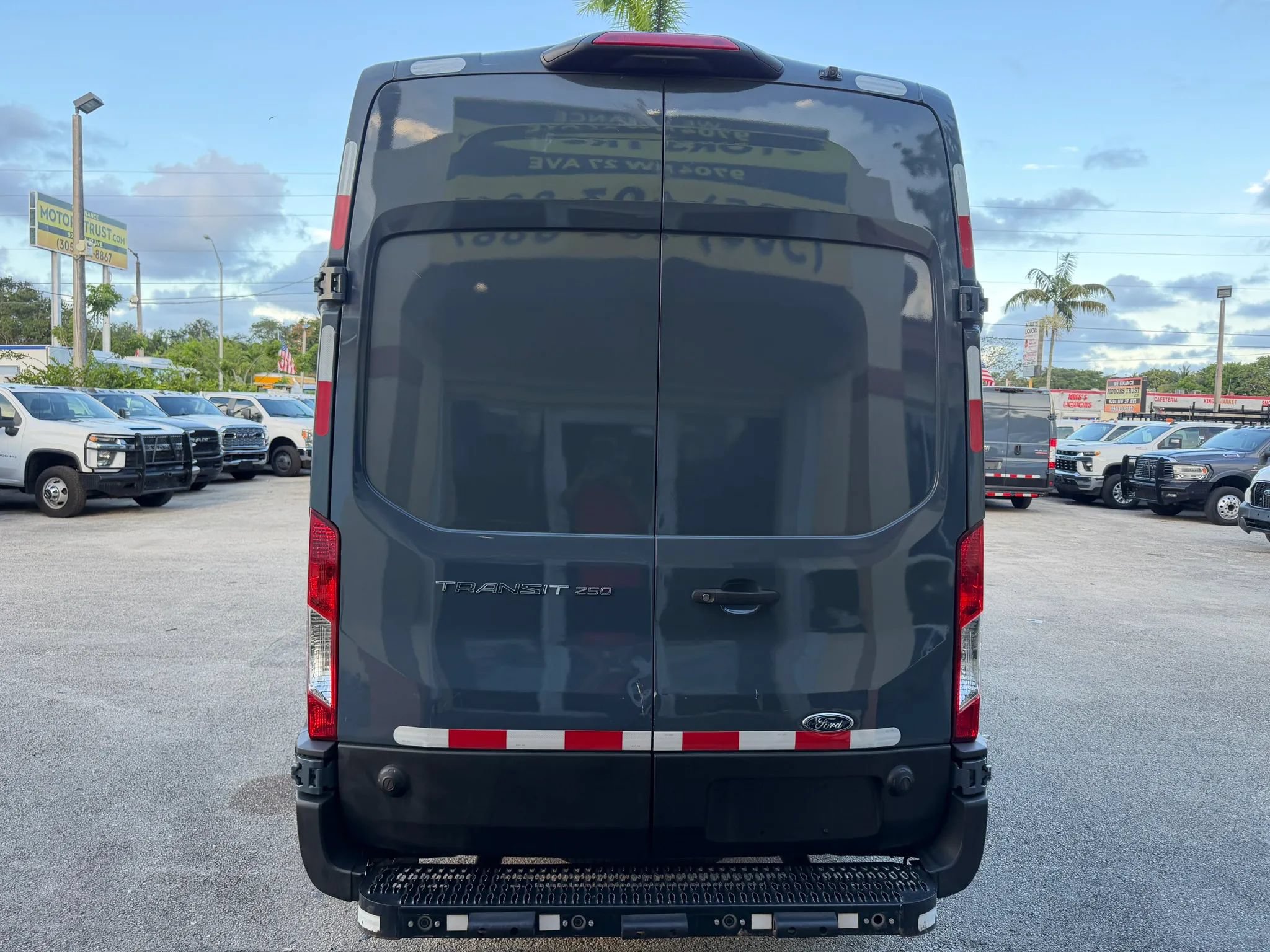 Used 2020 Ford Transit 250 148 High Roof Extended RWD image 4