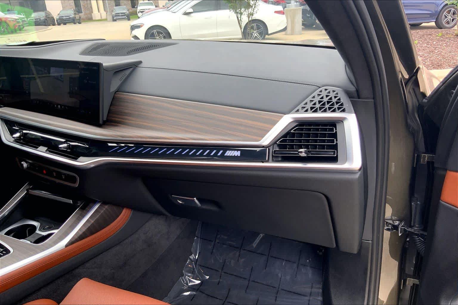 Used 2025 BMW X7 M60i AWD/4WD image 31