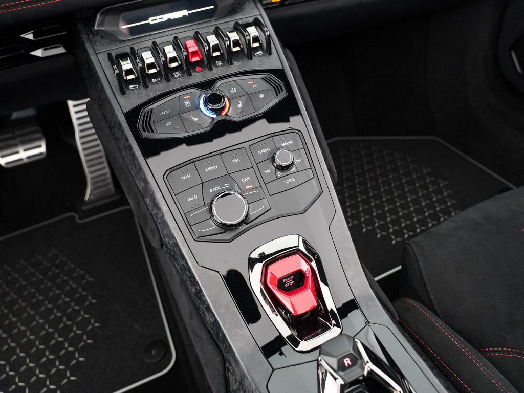 Used 2018 Lamborghini Huracan Performante AWD/4WD image 23