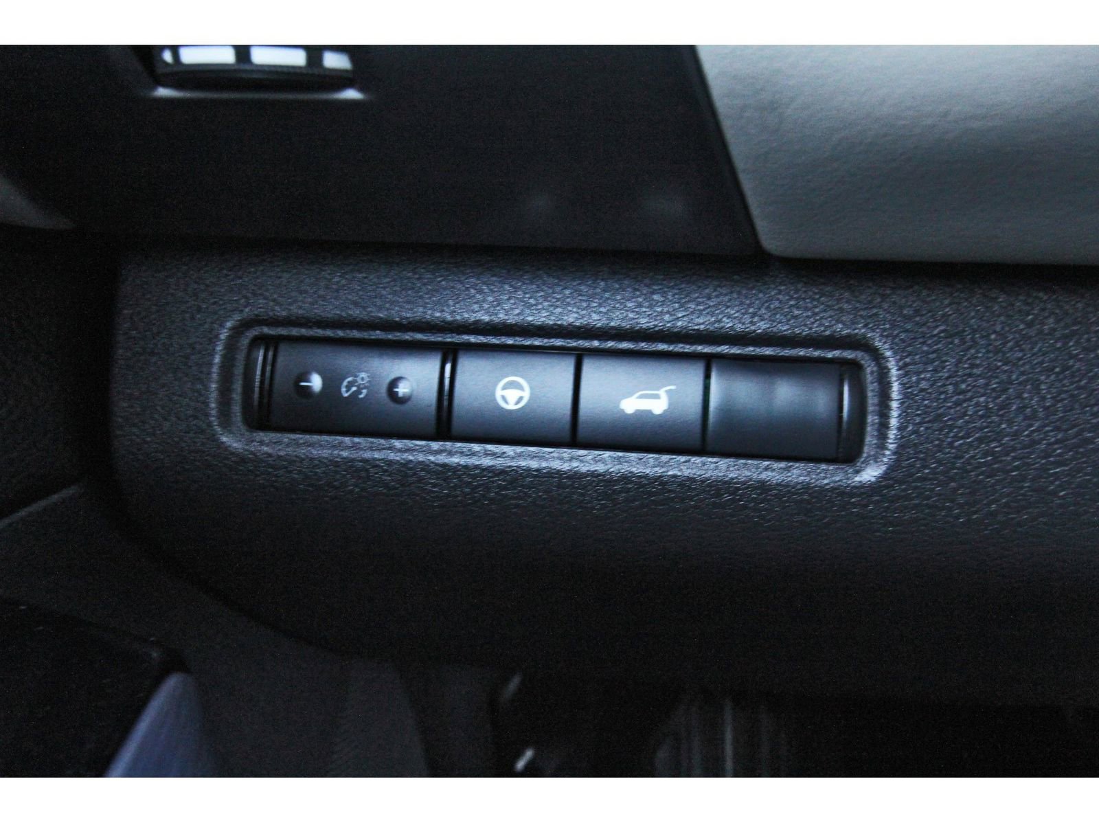 Used 2025 Nissan Pathfinder SL image 25