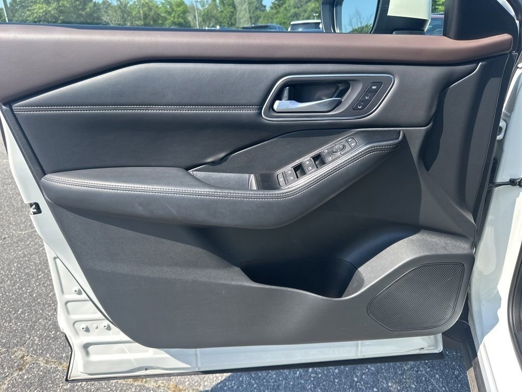 Used 2021 Nissan Rogue SL w/ Premium Package image 27