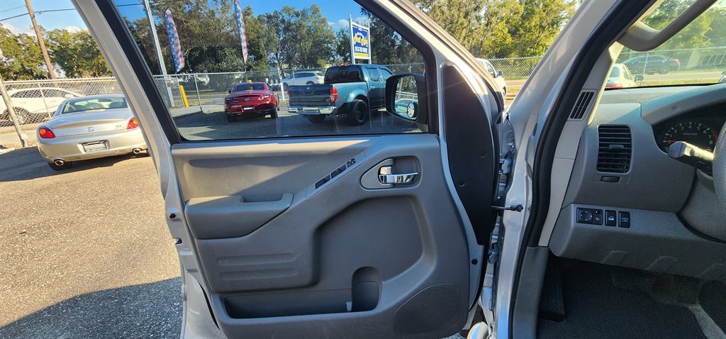 Used 2015 Nissan Frontier SV w/ SV Value Truck Package image 24