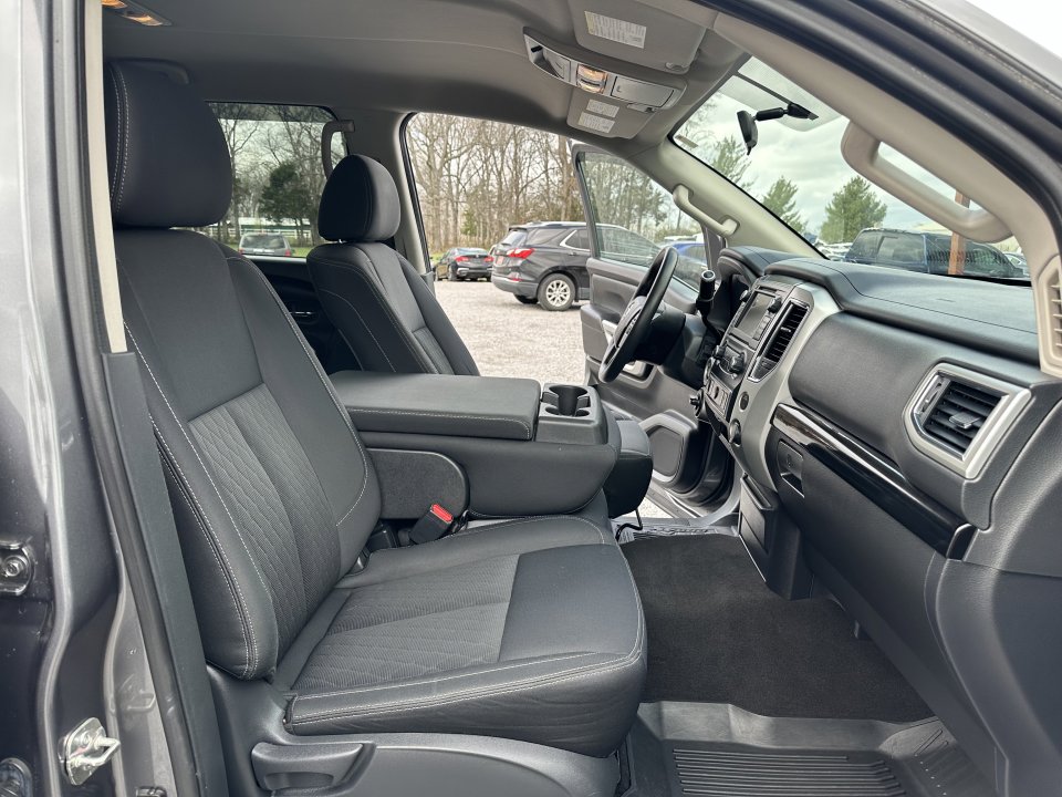 Used 2019 Nissan Titan SV image 16