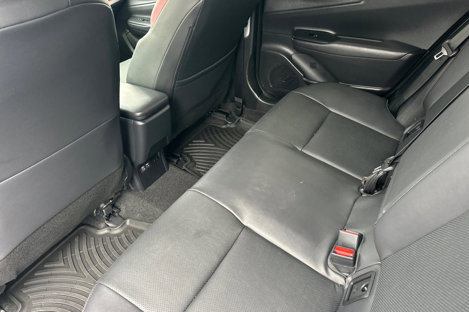 Used 2025 Toyota Prius SE image 12