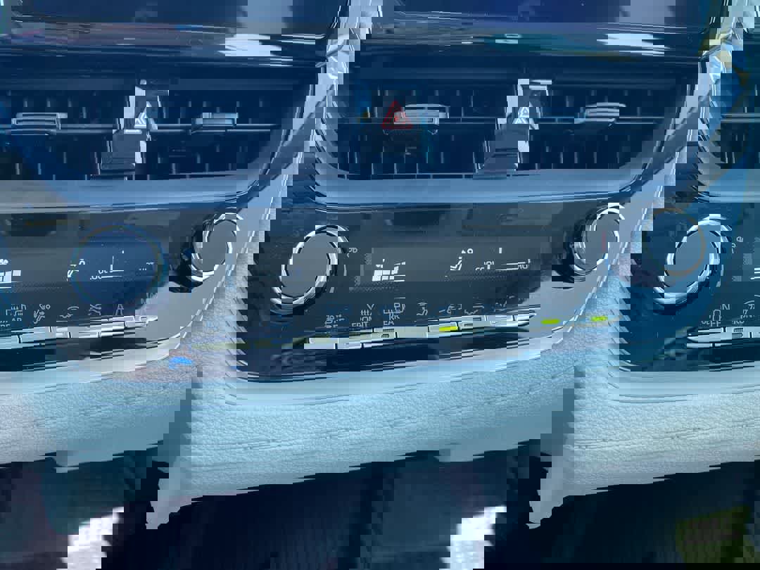 Used 2026 Toyota Corolla Cross L image 18