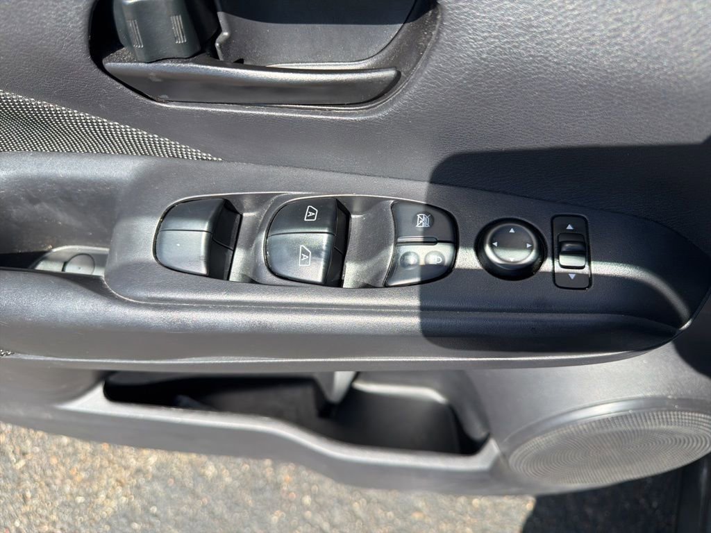 Used 2020 Nissan Kicks S image 21