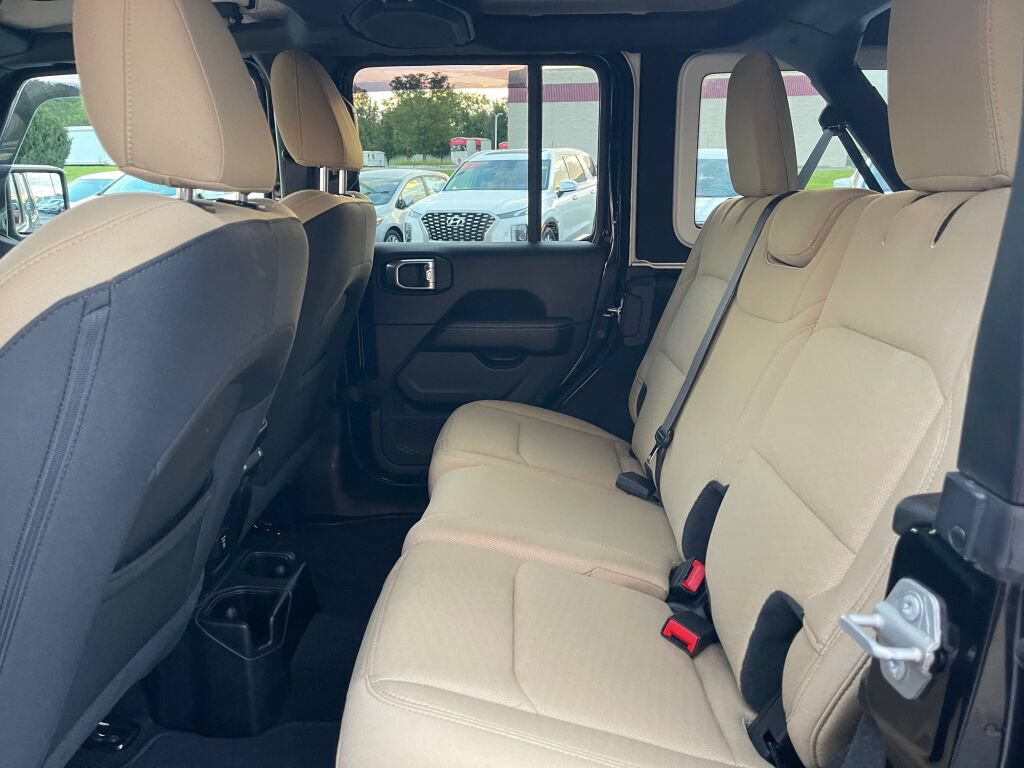 Used 2021 Jeep Wrangler Unlimited Sahara AWD/4WD image 22
