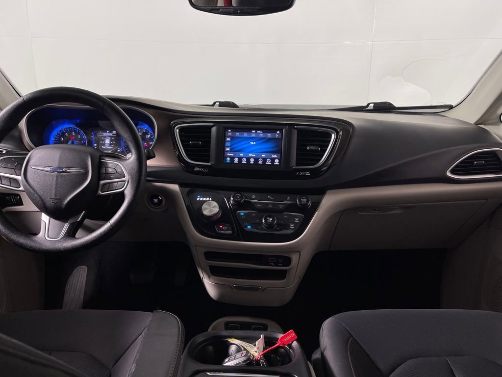 Used 2019 Chrysler Pacifica Touring Plus image 14