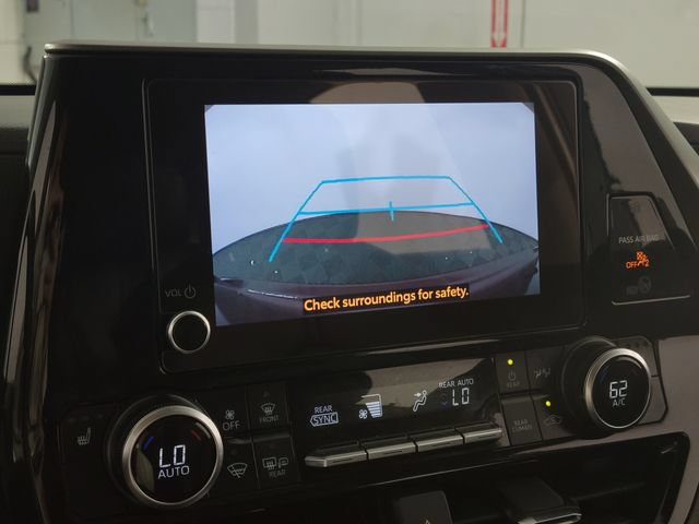 Used 2025 Toyota Highlander XLE FWD image 24