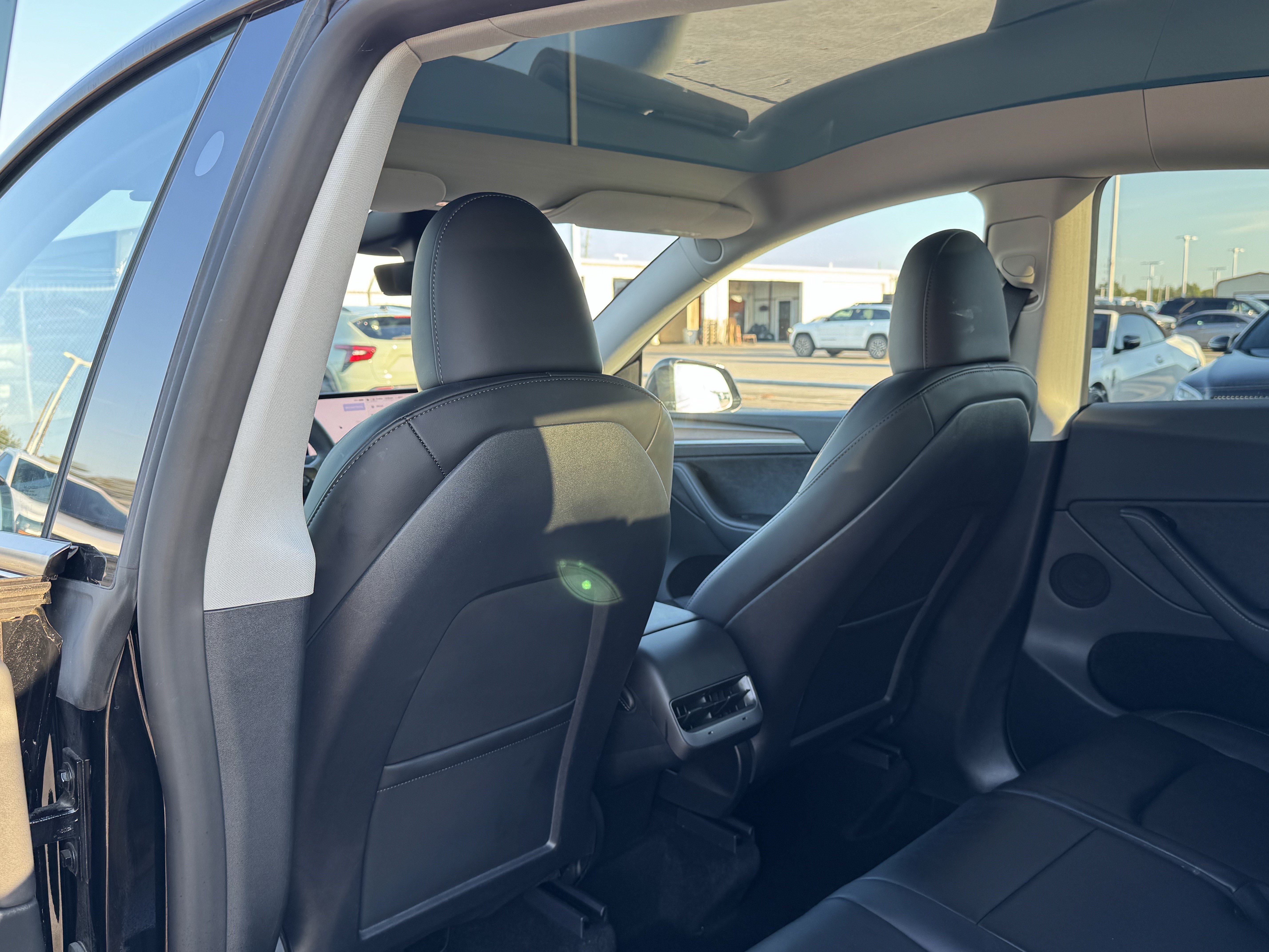 Used 2023 Tesla Model Y Long Range AWD/4WD image 18