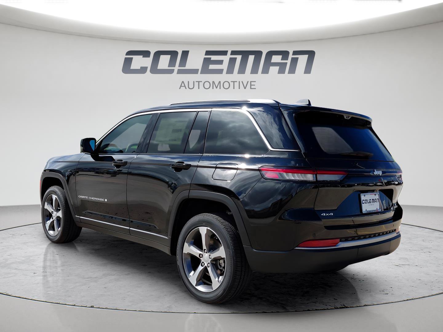 New 2026 Jeep Grand Cherokee Limited w/ Luxury Tech Group II AWD/4WD image 3