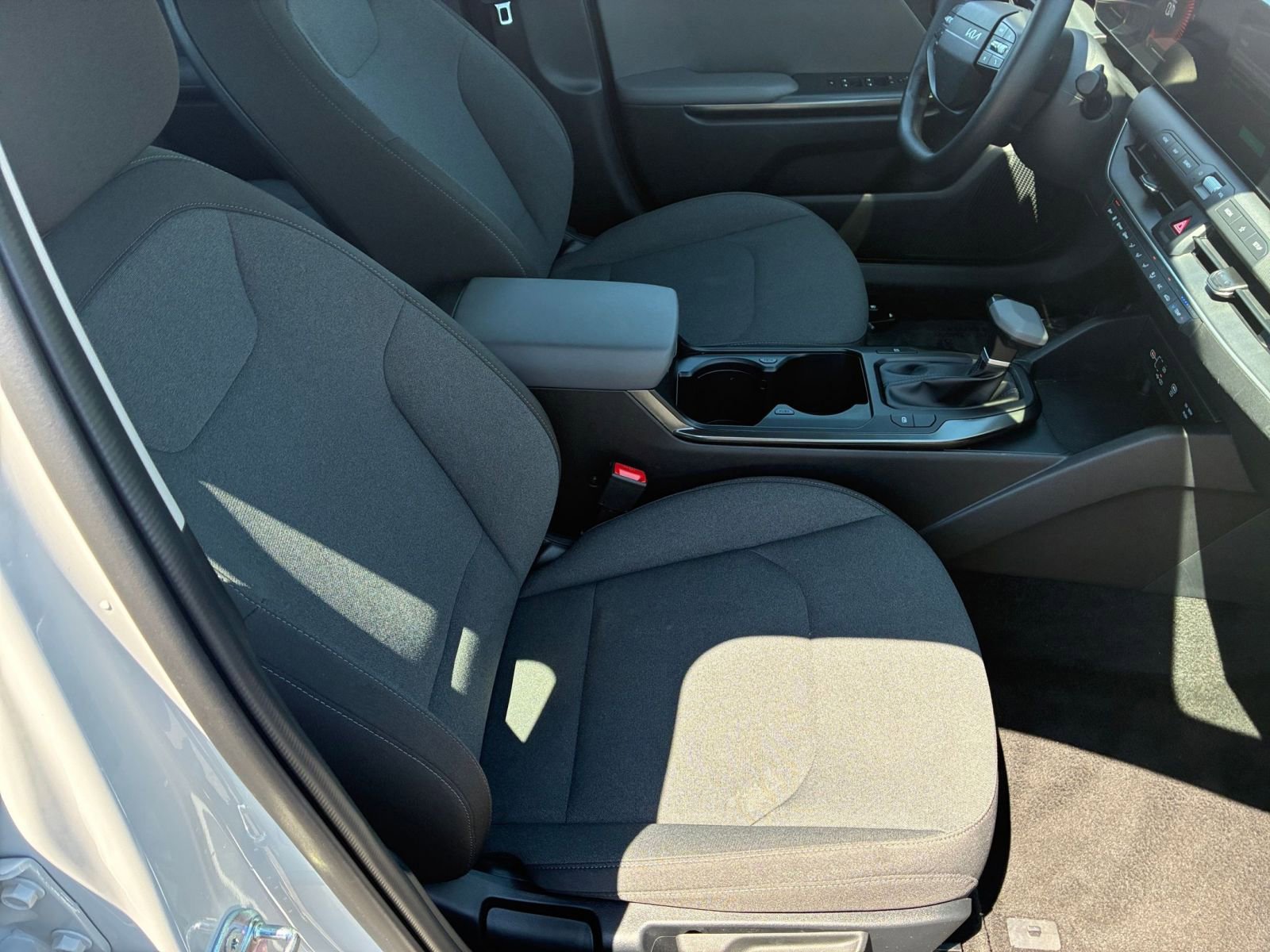 Used 2025 Kia K4 FWD image 35