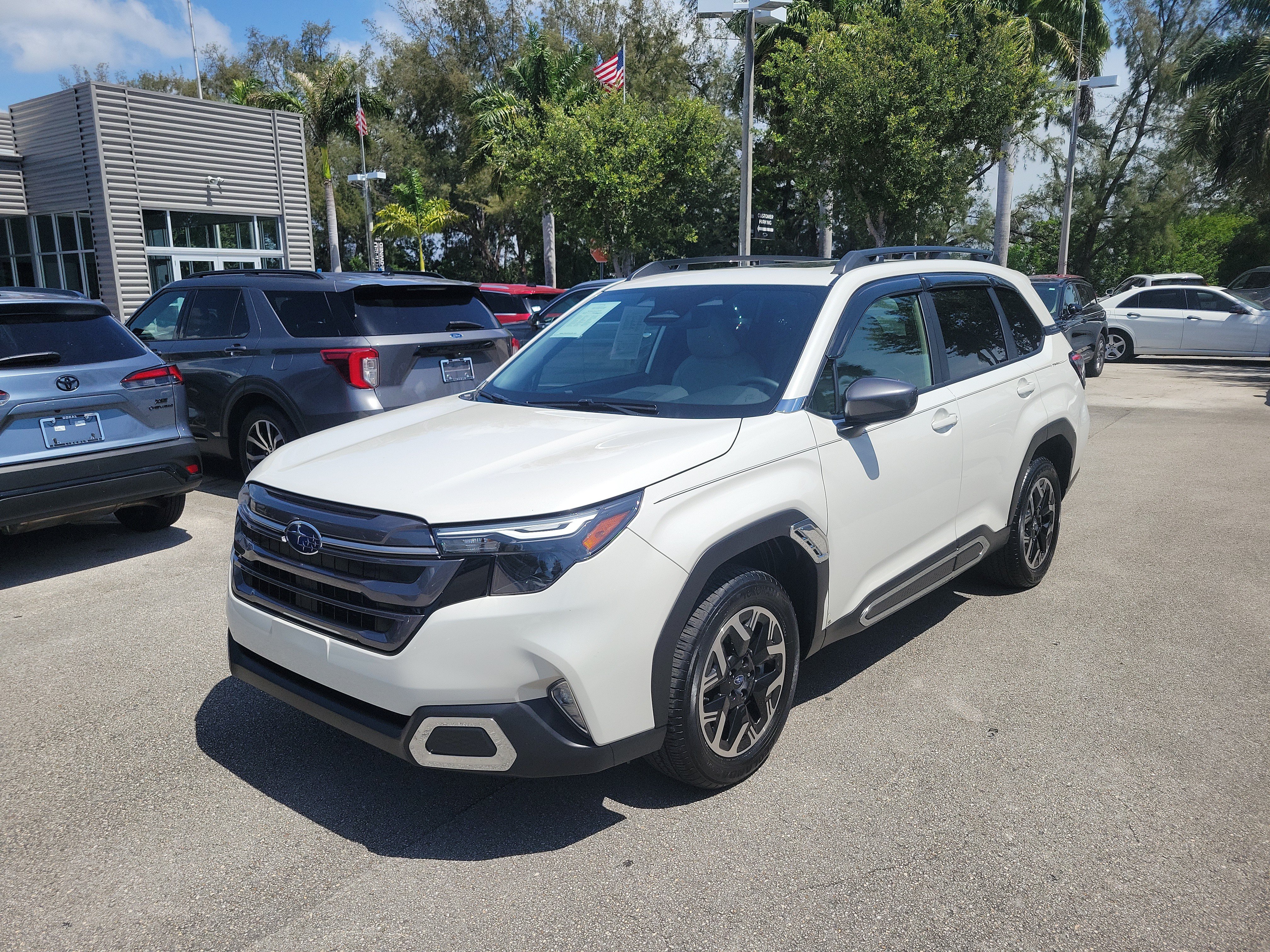 Used 2025 Subaru Forester Premium AWD/4WD image 3