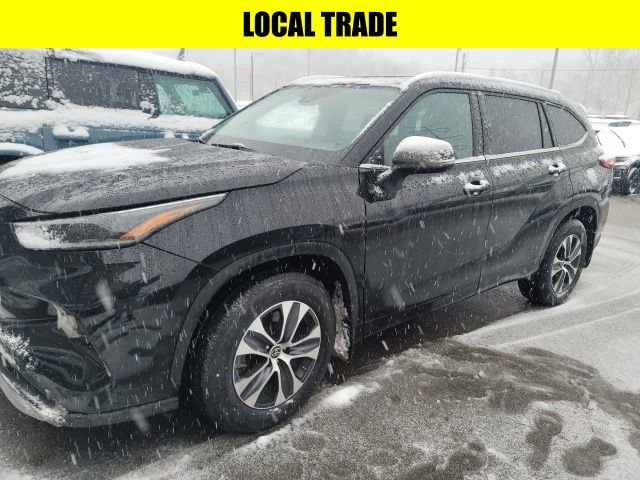 Used 2021 Toyota Highlander XLE image 3