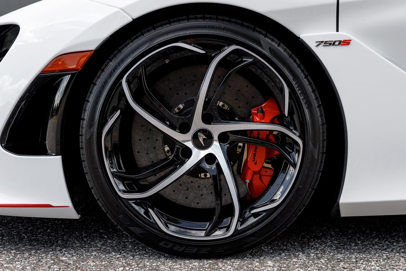 Used 2024 McLaren 750S Spider RWD image 35