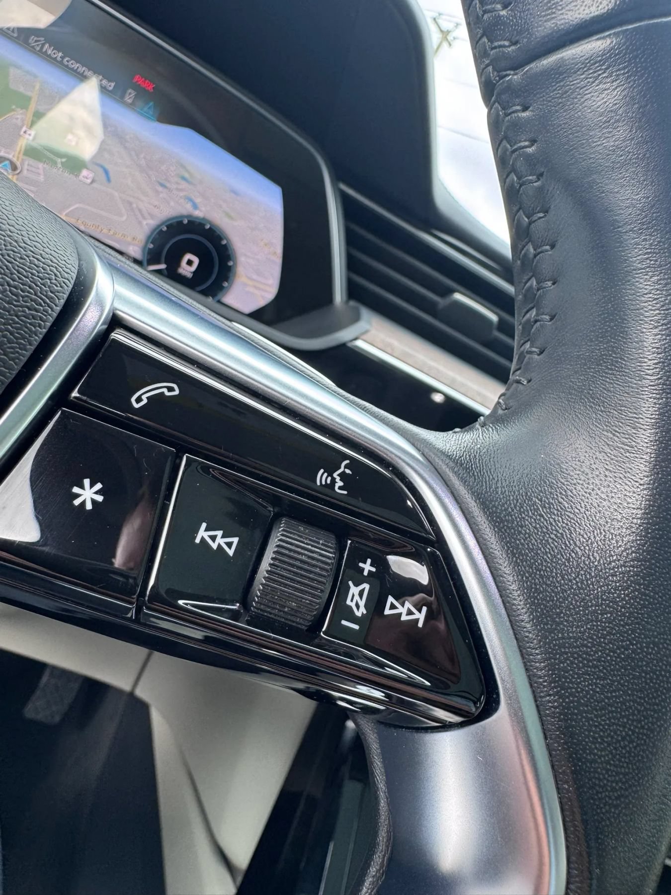 Used 2019 Audi e-tron Prestige w/ Prestige Package AWD/4WD image 25