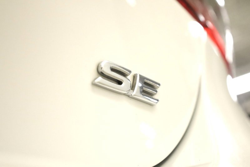 Used 2018 Toyota Camry SE image 32