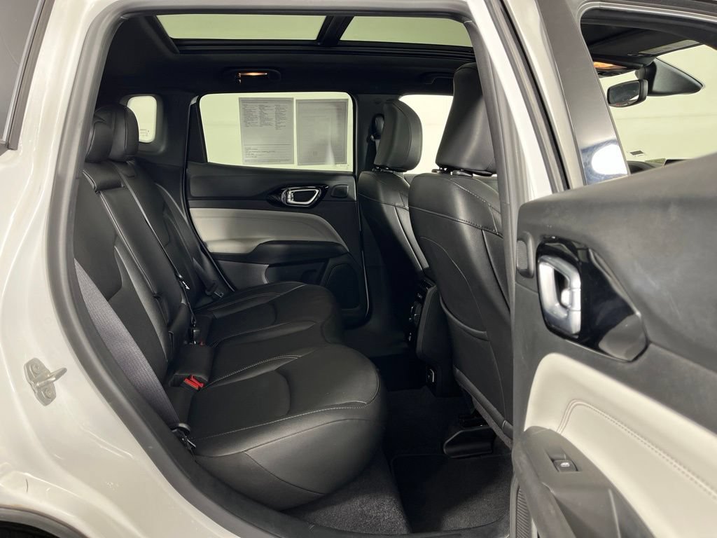 Used 2025 Jeep Compass Limited w/ Elite Group AWD/4WD image 8