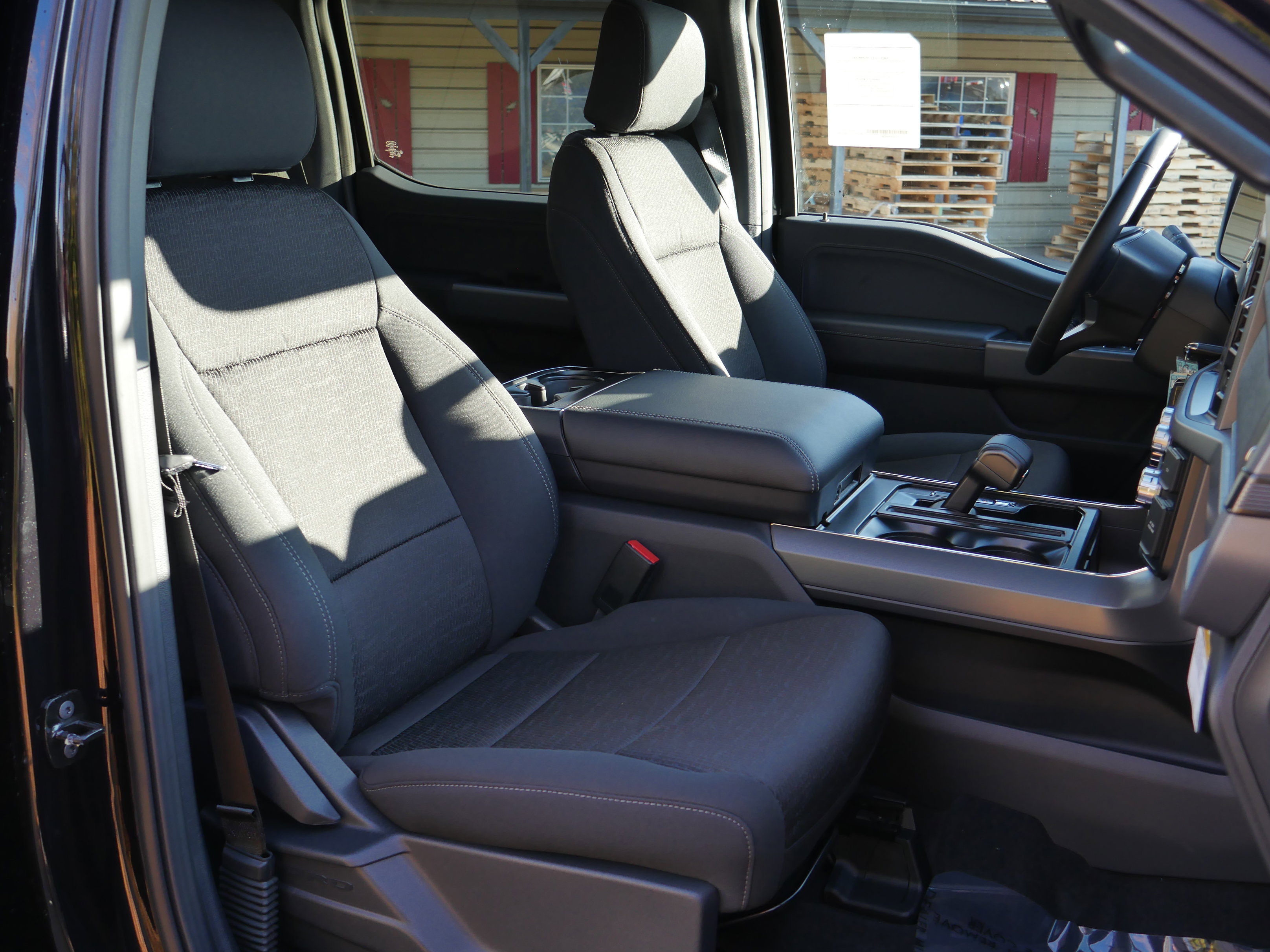 New 2025 Ford F150 XLT w/ Equipment Group 301A Standard image 26