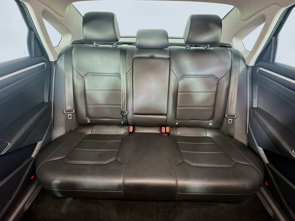 Used 2016 Volkswagen Passat 1.8T R-Line image 13