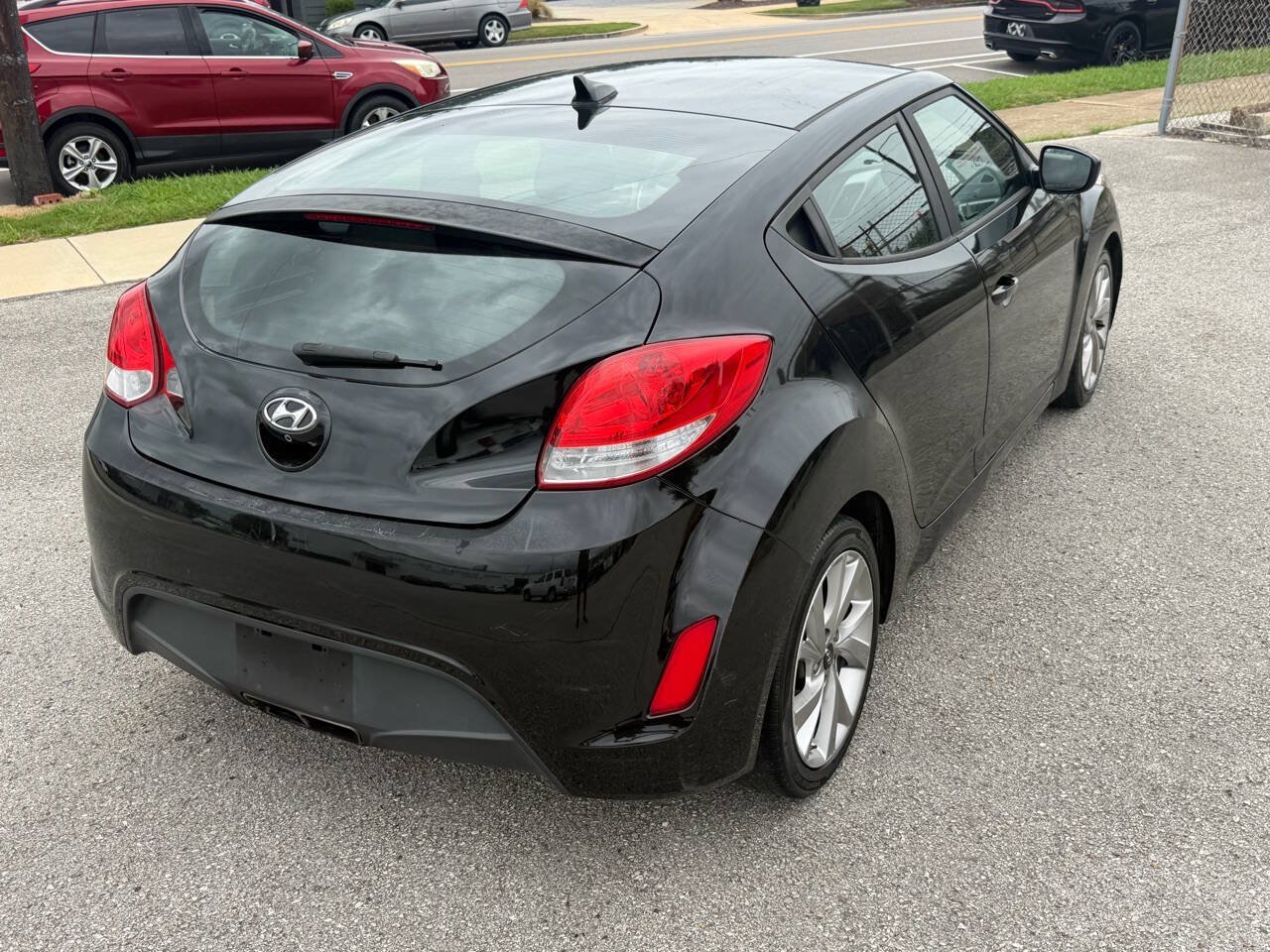 Used 2017 Hyundai Veloster FWD image 9