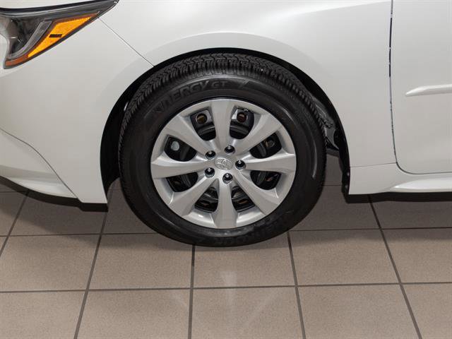 Used 2022 Toyota Corolla LE image 6