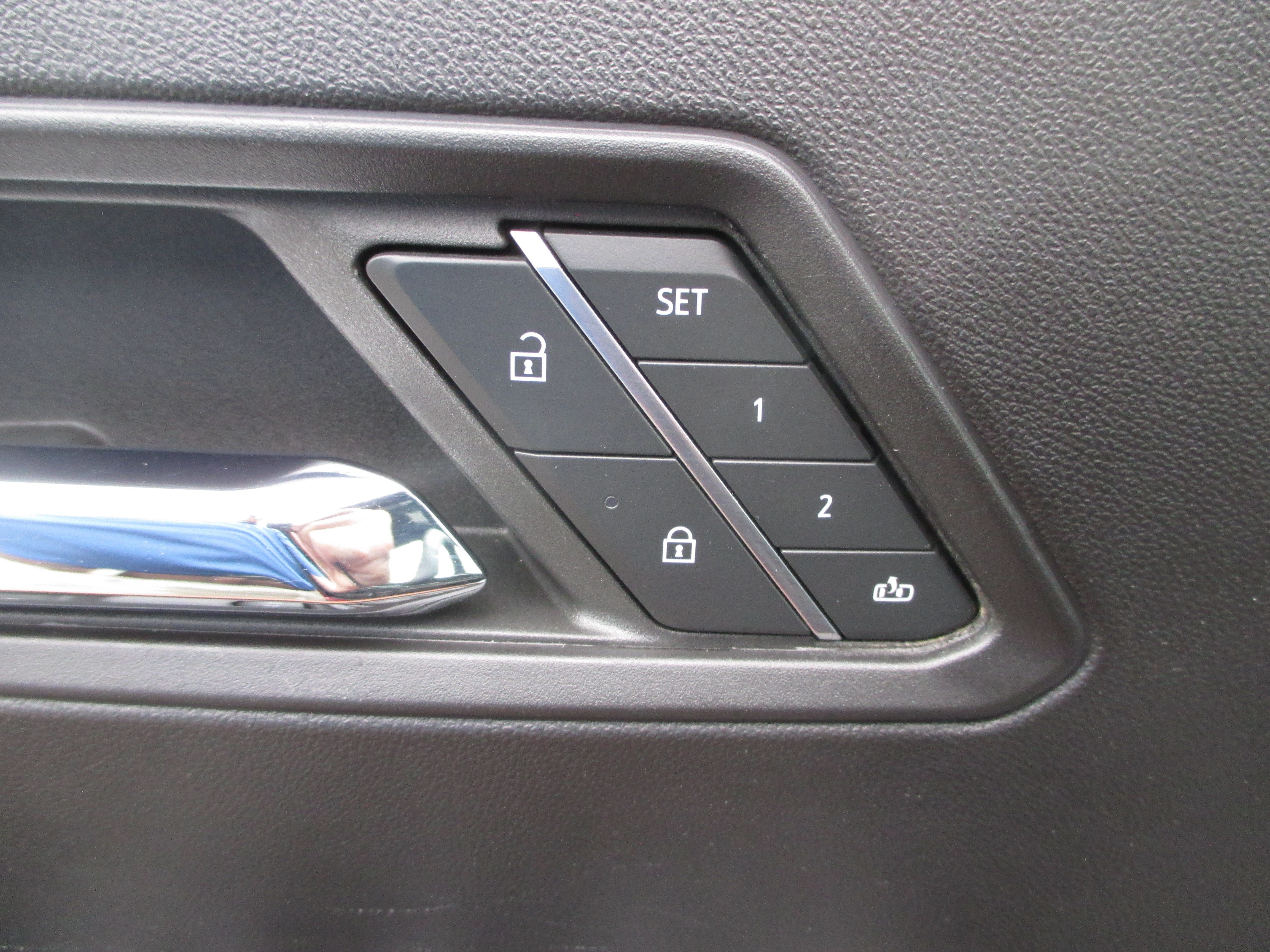 Used 2023 GMC Canyon AT4 w/ AT4 Premium Package AWD/4WD image 14