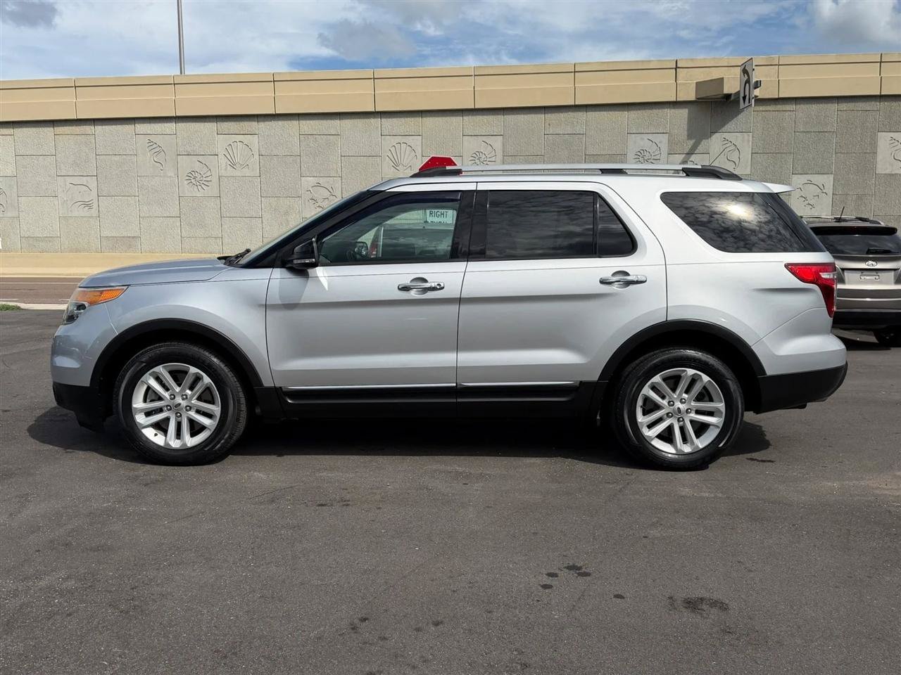 Used 2015 Ford Explorer XLT w/ Equipment Group 202B FWD image 11