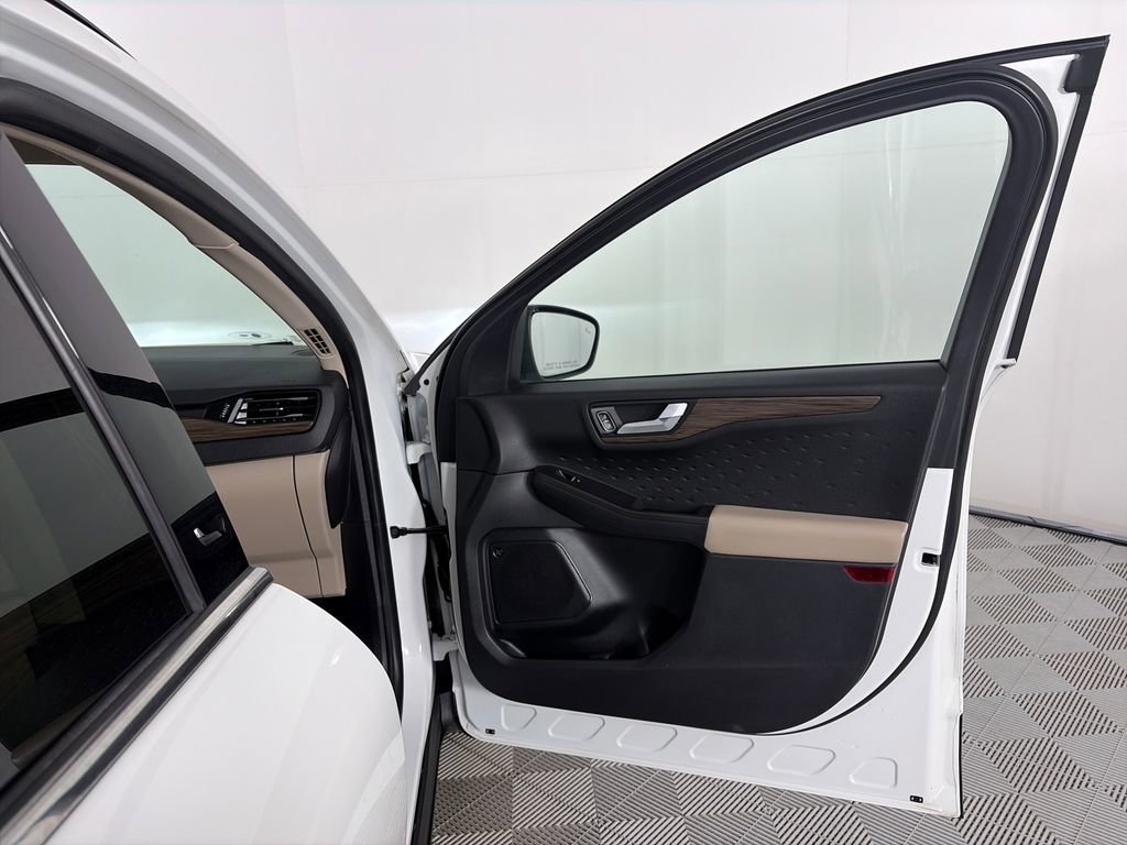 Certified 2020 Ford Escape Titanium image 30