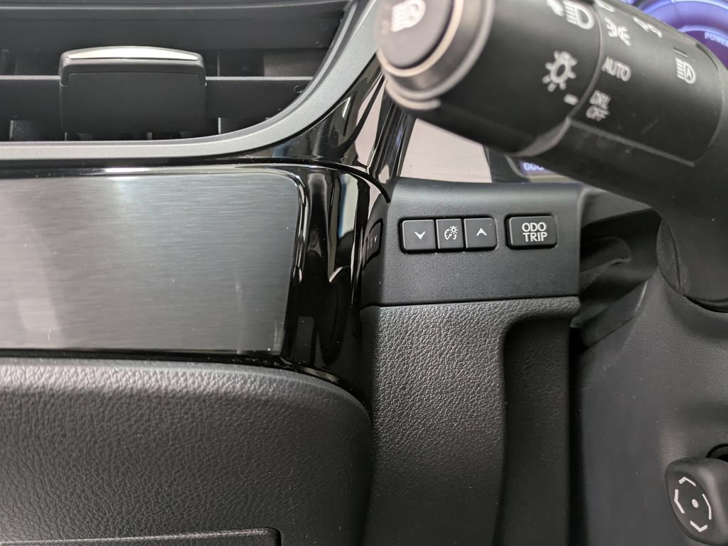 Used 2022 Lexus ES 300h w/ Premium Package FWD image 21
