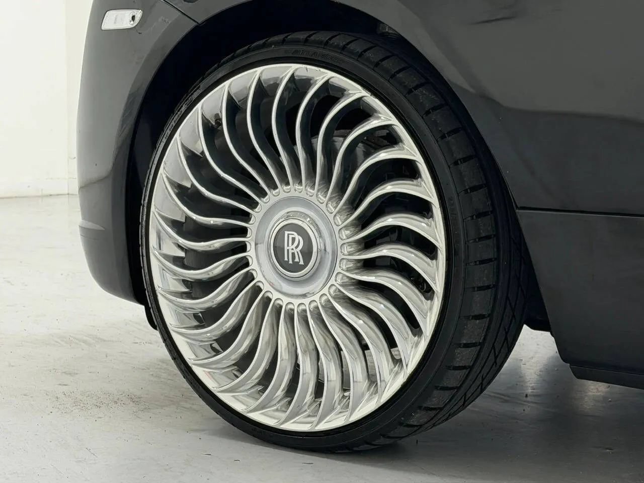 Used 2017 Rolls-Royce Dawn RWD image 41