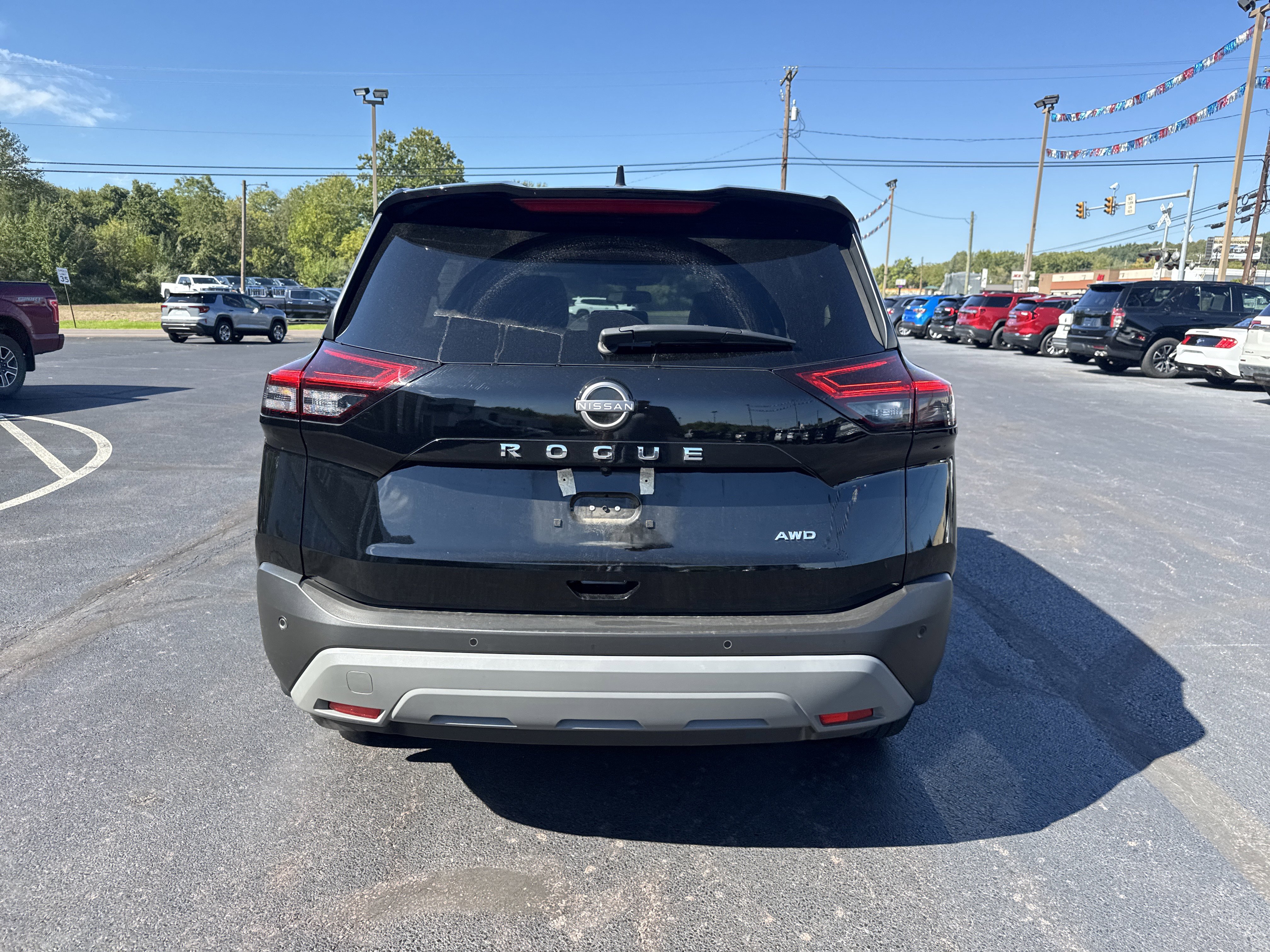 Used 2023 Nissan Rogue S image 4