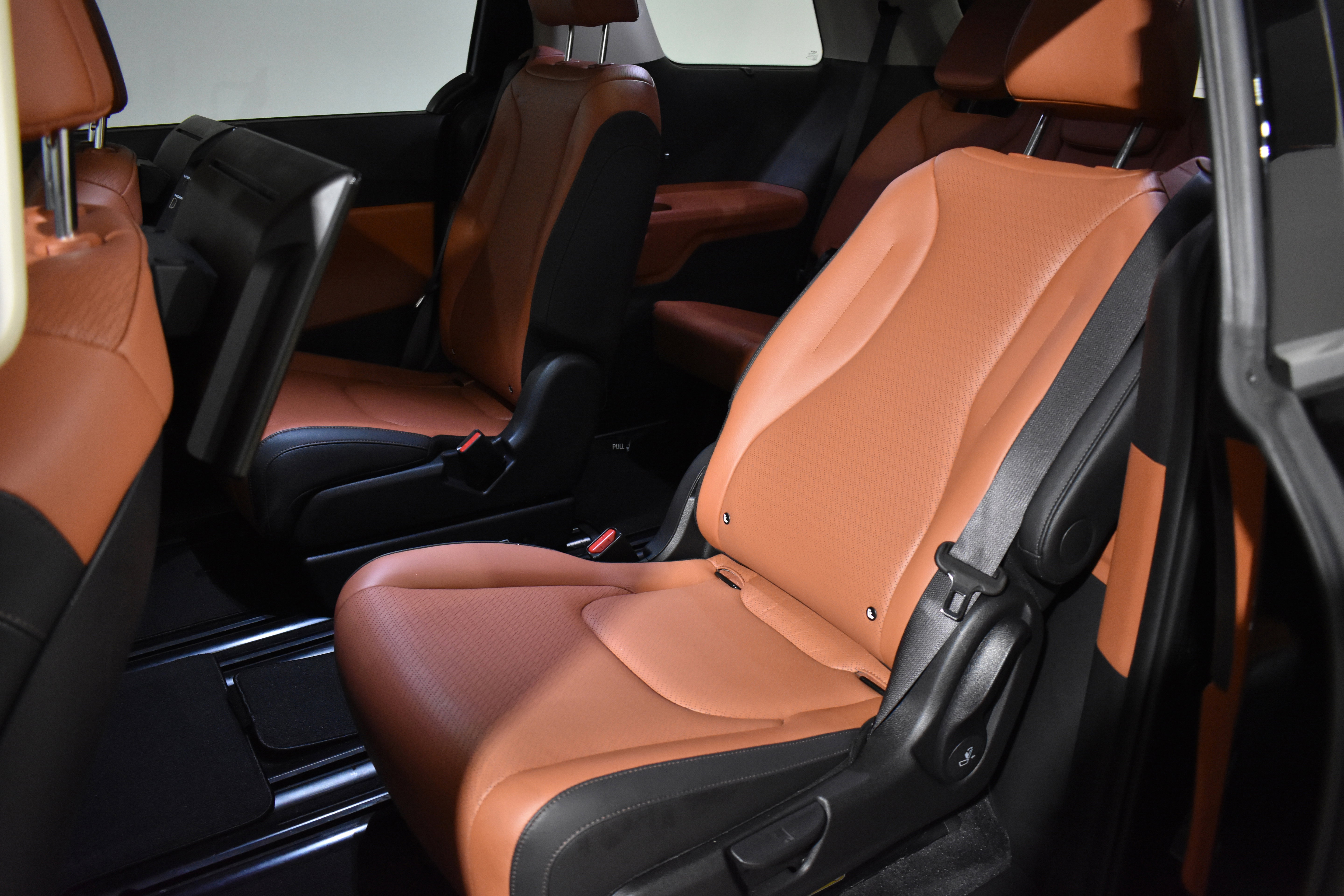 Used 2025 Kia Carnival SX Prestige image 26