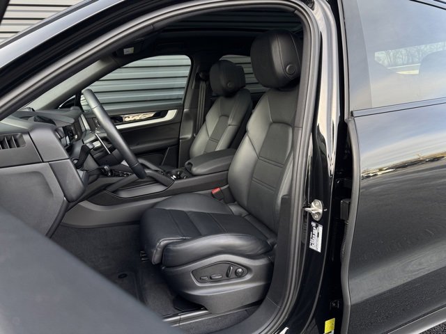 Certified 2025 Porsche Cayenne Coupe image 5