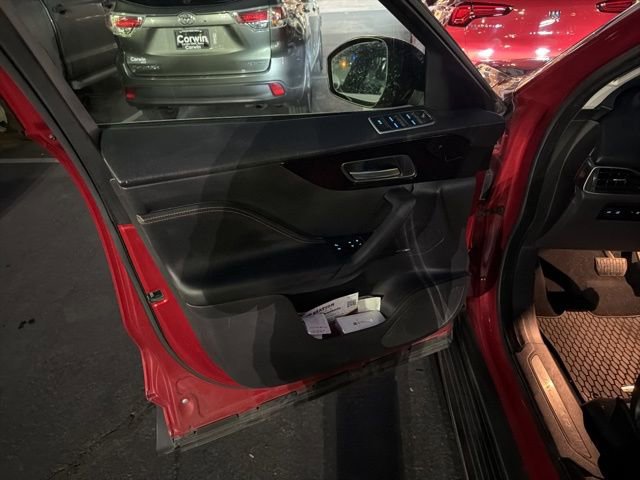 Used 2018 Jaguar F-PACE Prestige image 6