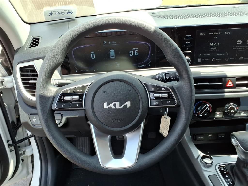 Used 2025 Kia Seltos LX AWD/4WD image 18