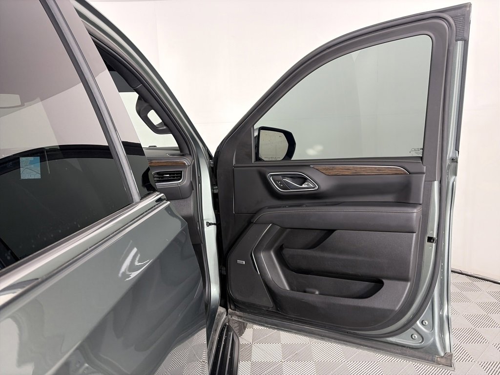 Used 2023 Chevrolet Suburban Premier image 31