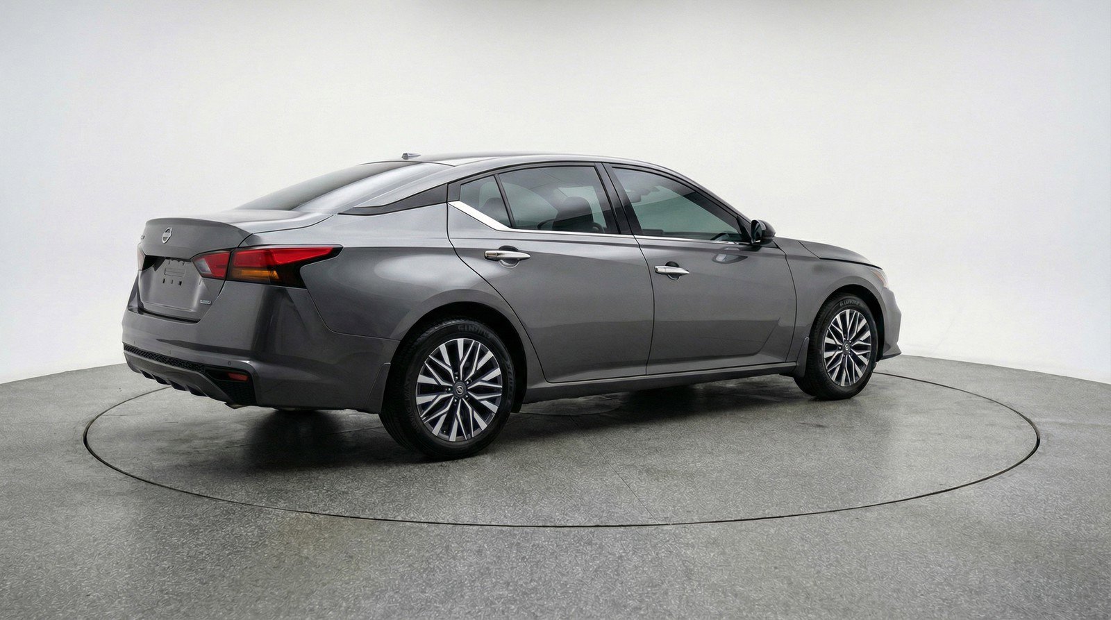 Used 2025 Nissan Altima 2.5 SV image 9