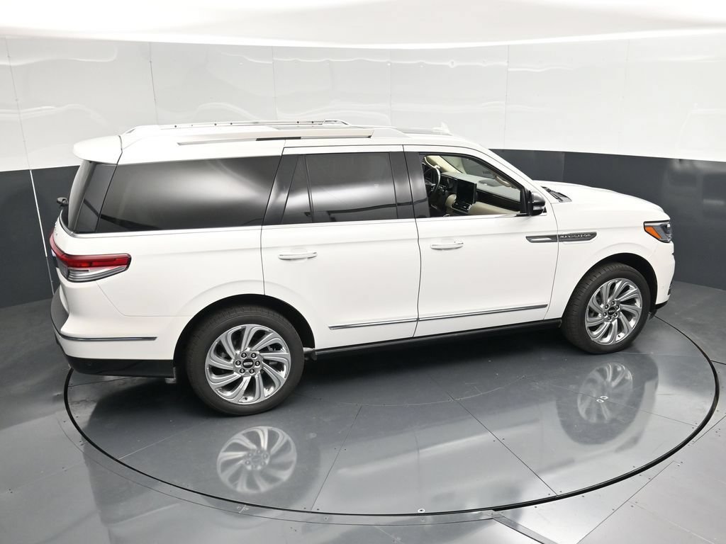 Used 2024 Lincoln Navigator Premiere AWD/4WD image 49