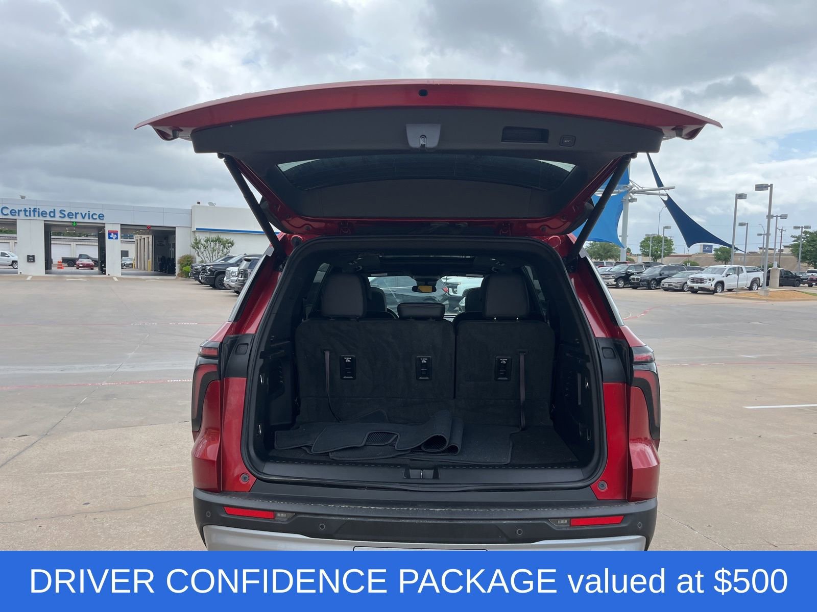 Used 2025 Chevrolet Traverse LT w/ Sun and Wheel Package image 6