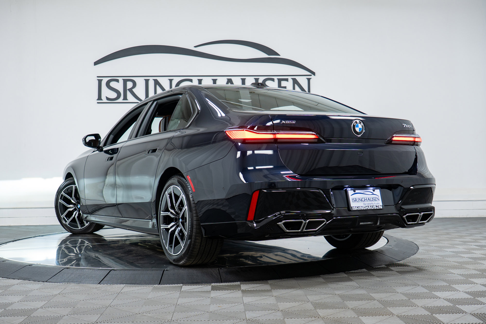 Used 2025 BMW 760i xDrive w/ Executive Package image 34