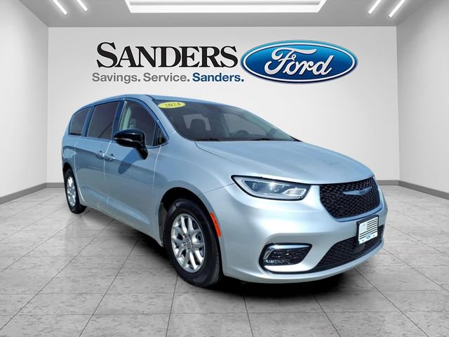 Used 2024 Chrysler Pacifica Touring-L image 1