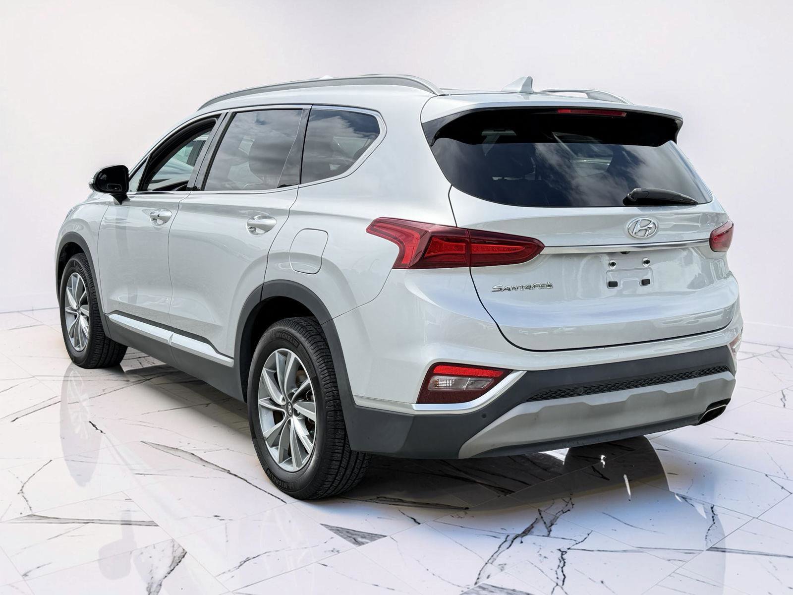 Used 2019 Hyundai Santa Fe Limited w/ Cargo Package FWD image 5