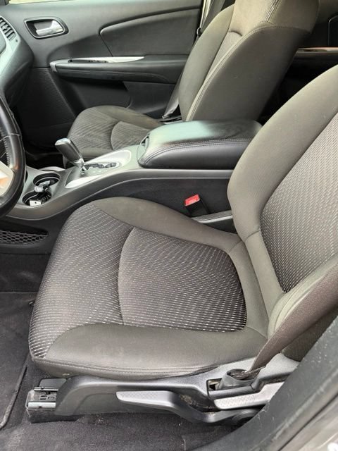 Used 2019 Dodge Journey SE w/ Connectivity Group FWD image 4