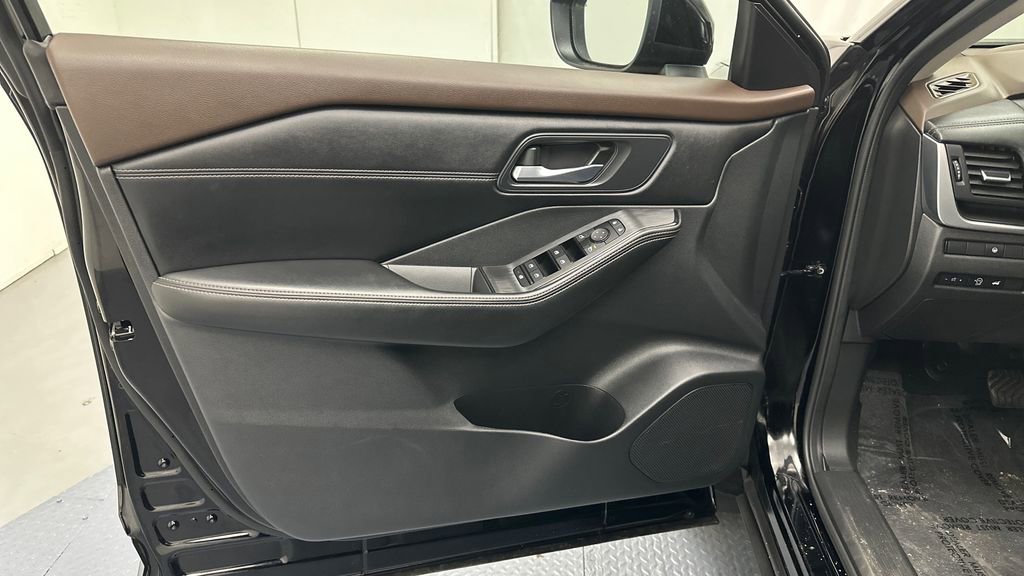 Certified 2023 Nissan Rogue SV w/ SV Premium B Package image 17