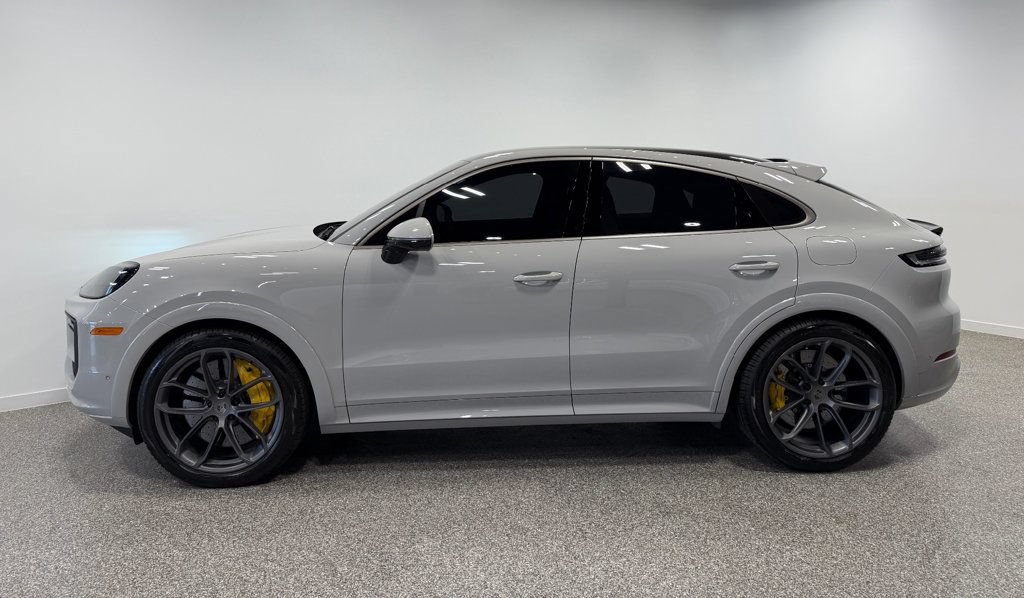 Used 2025 Porsche Cayenne Turbo AWD/4WD image 23