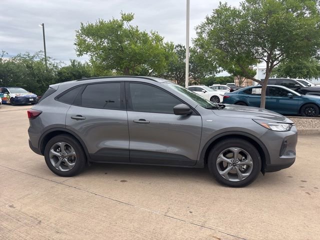 Used 2025 Ford Escape ST-Line w/ Equipment Group 301A FWD image 4