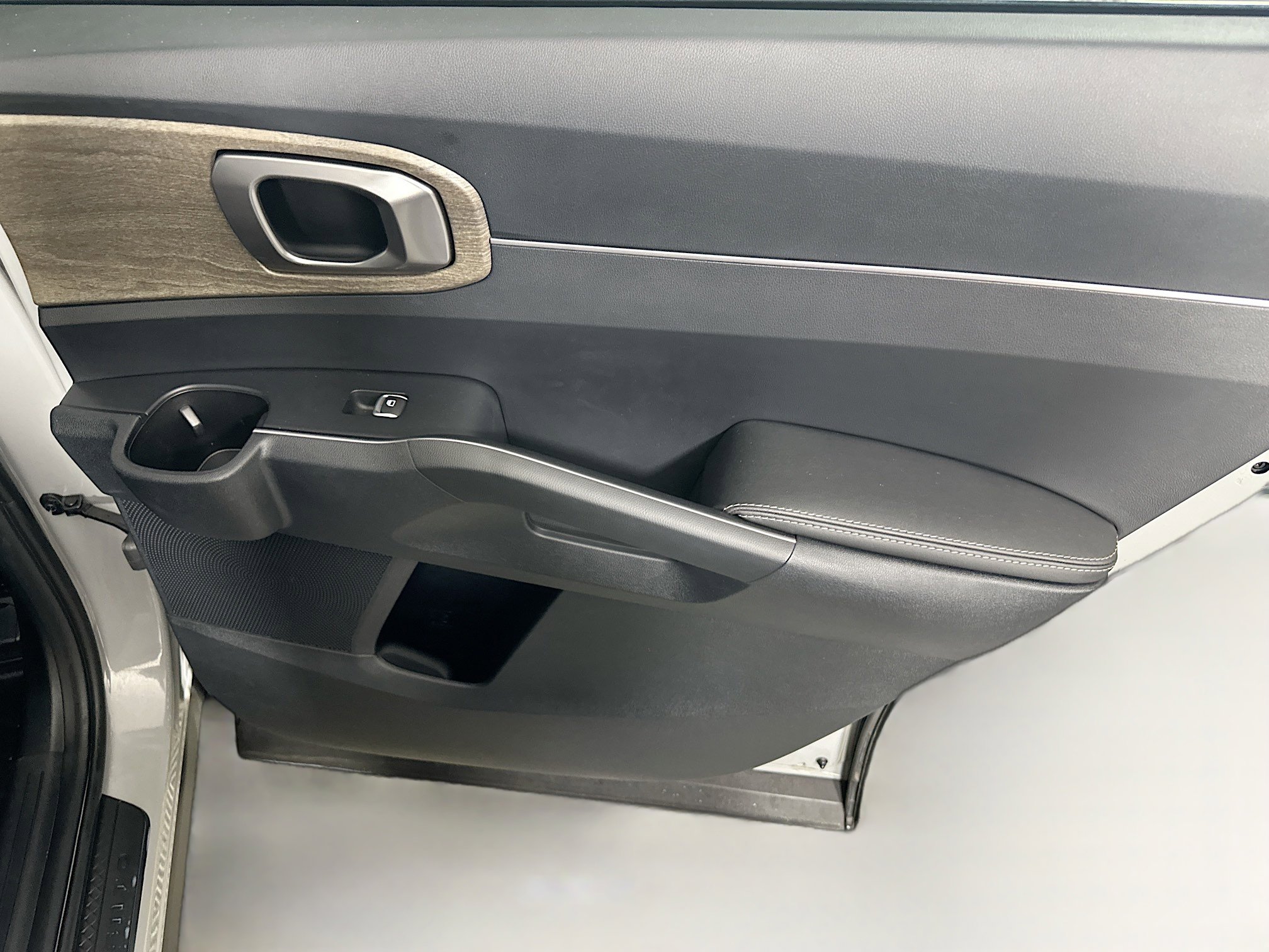 Used 2023 Kia Sorento EX image 30