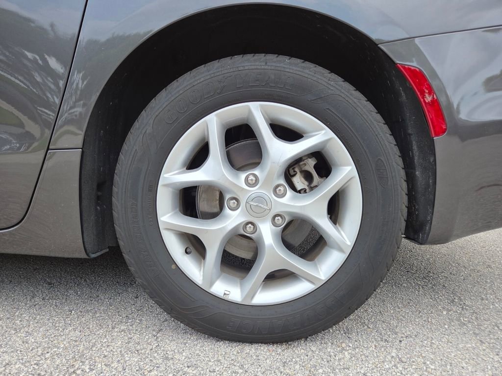 Used 2019 Chrysler Pacifica Touring Plus w/ Advanced Safetytec Group FWD image 17