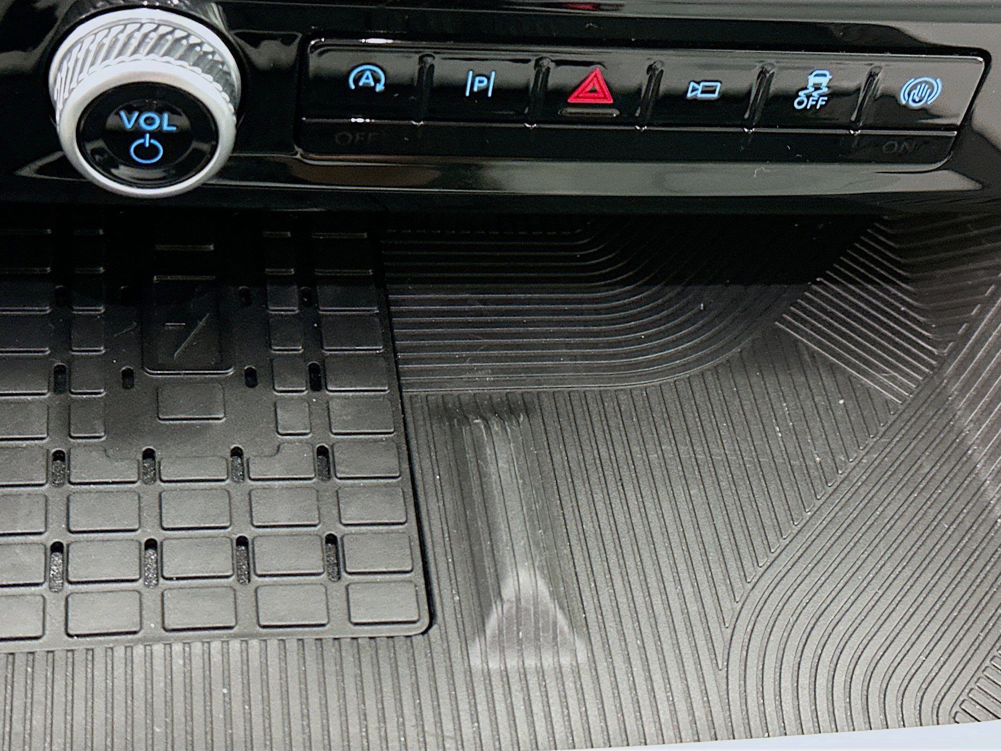 Used 2025 Ford Explorer Platinum w/ LUX Leather Package image 26